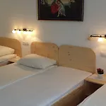 Hostel Mama's House *