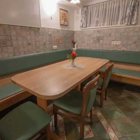 Mama's House Hostel *