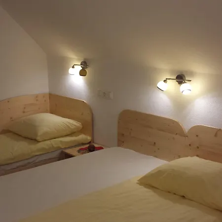 Mama's House Хостел Церклье-на-Гореньскем