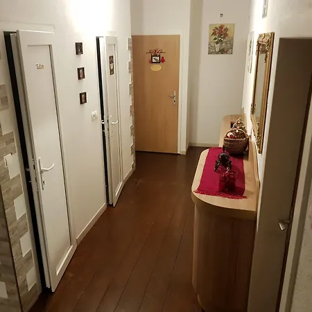 Mama's House אכסניה צרקליה נה גורניסקם