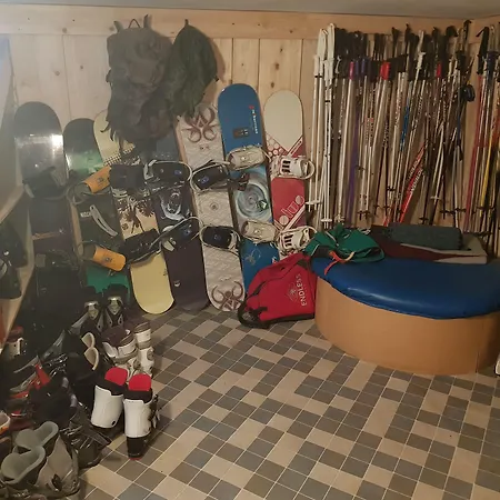 Mama's House אכסניה