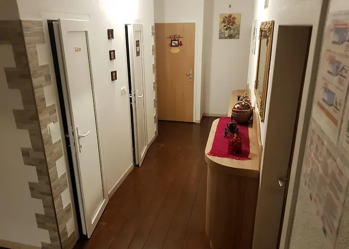 Mama's House Хостел Церклье-на-Гореньскем